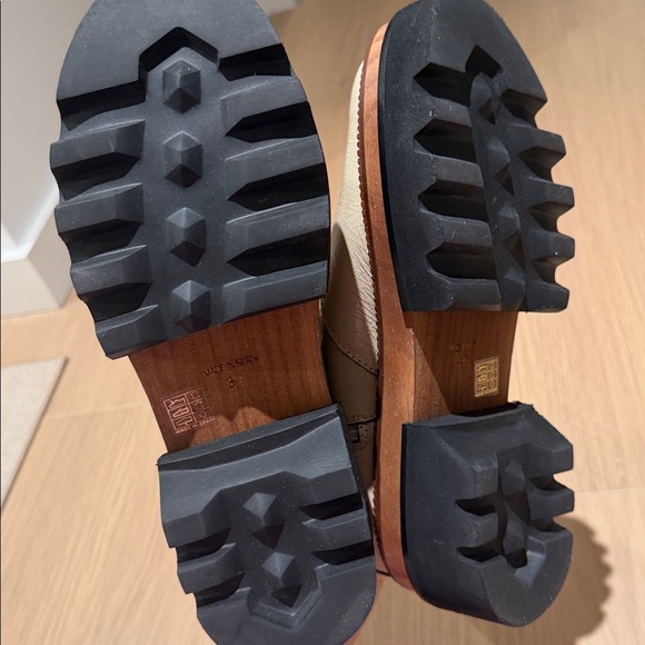 Free People Vance Double Tab Chelsea Platform boots in crackle patent leather - Picture 7 of 10